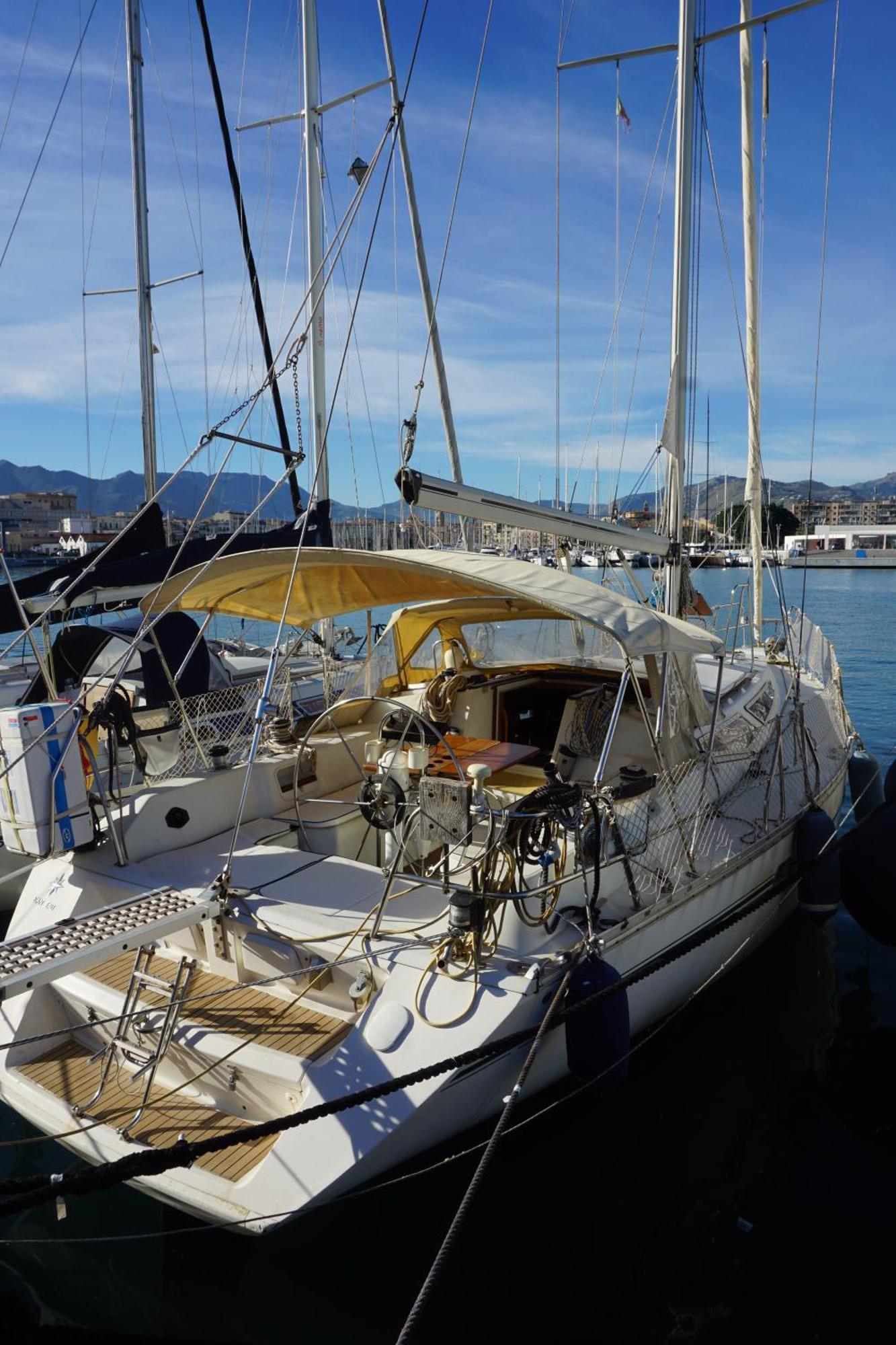 Gloria Sailing Bateau-hôtel *