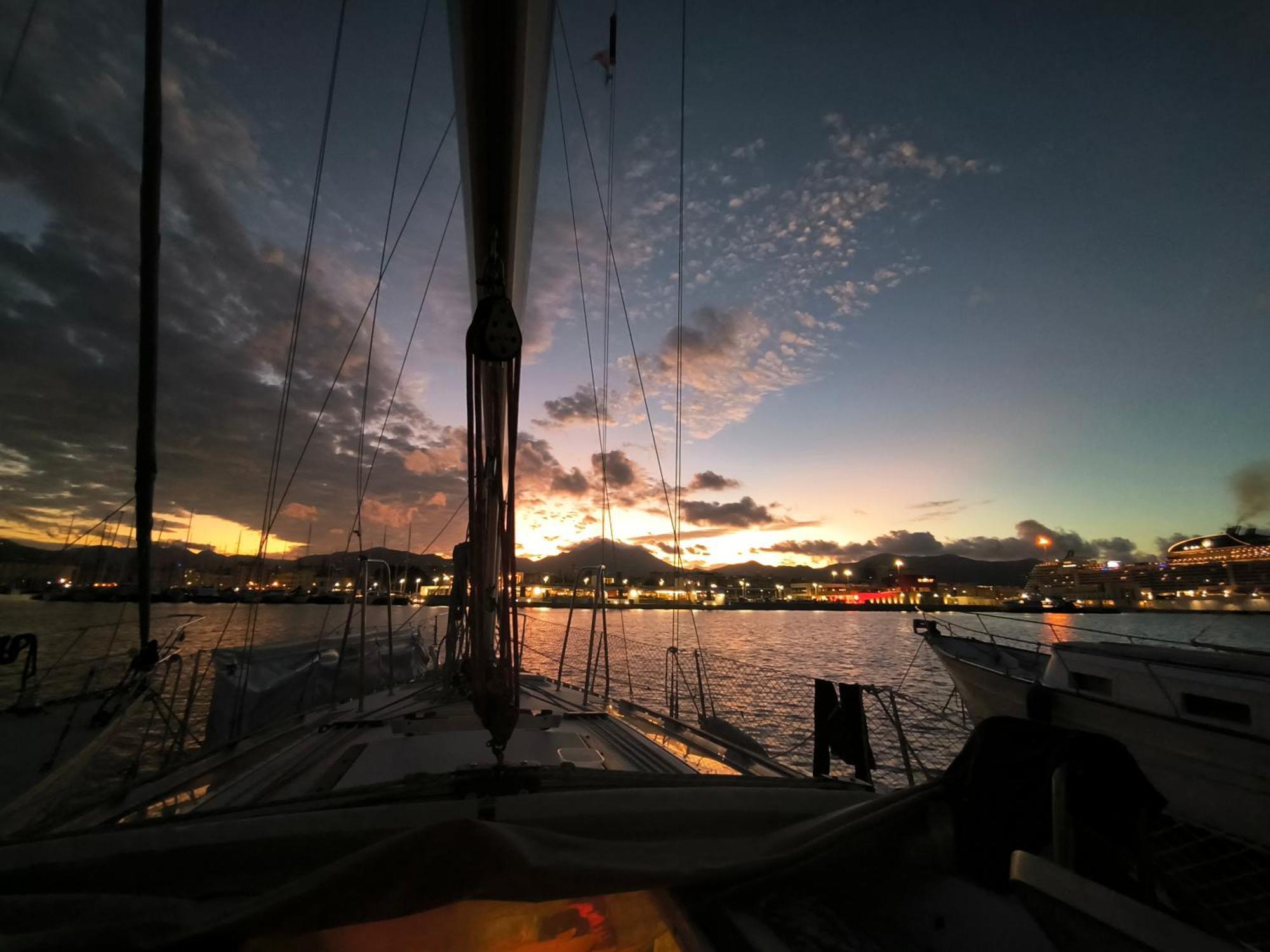 Gloria Sailing Bateau-hôtel *
